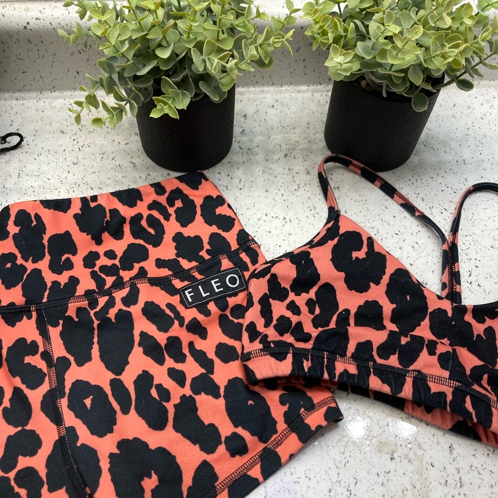 Fleo Coral and Black Leopard-Print Reinette sports bra - Picture 4 of 4